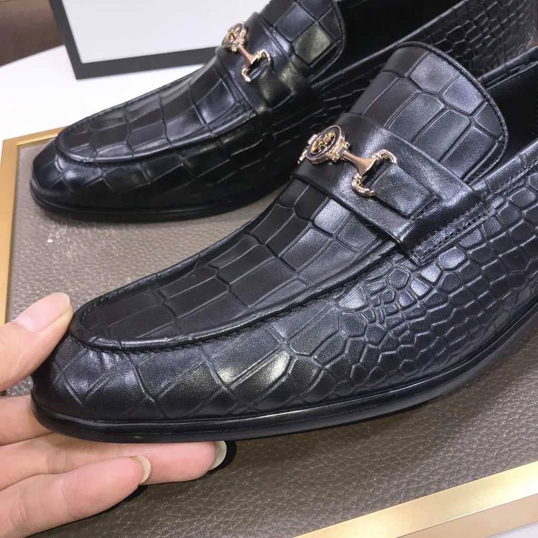 Men's shoes💰500💰Italy's top luxury men's shoe giant (GUCCI) (Gucci) (full cowhide lining) new arrival🍃Original European style🔰 Pleasant to the eye😍In order to make the shoes more durable and non-deformable🌀The production continues to follow traditional methods but there is still no lack of innovation💪Choose original sheepskin for the leather♻️ Smooth and natural And extra bright ⭐Made of imported cowhide, the first choice of rich people 38-45 (45 customized)